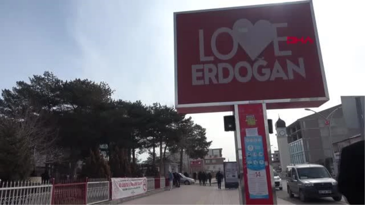Son dakika haberi | VAN Erciş\'te led ekranlara \'Love Erdoğan\' görseli yansıtıldı