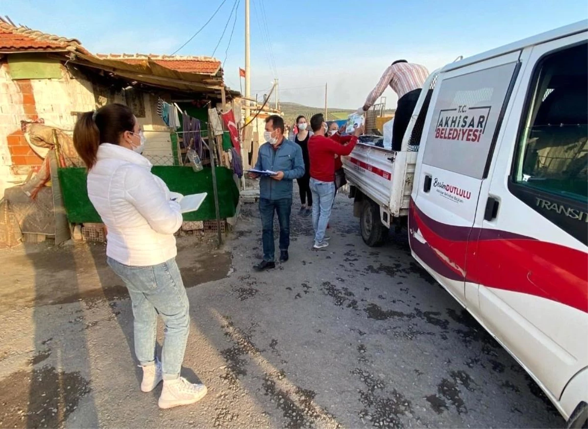Karantinaya giren ailelere Akhisar Belediyesi gıda desteği verdi