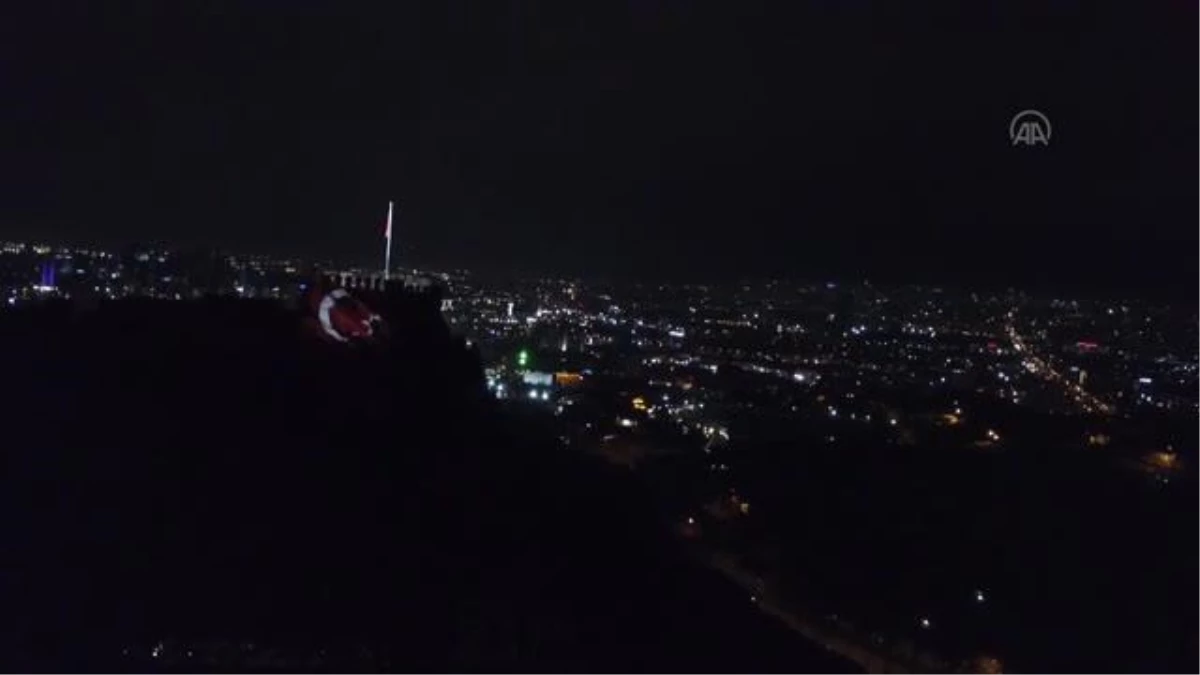 Son dakika haberleri... Ankara Kalesi\'ne "Love Erdoğan" ışıklandırılması