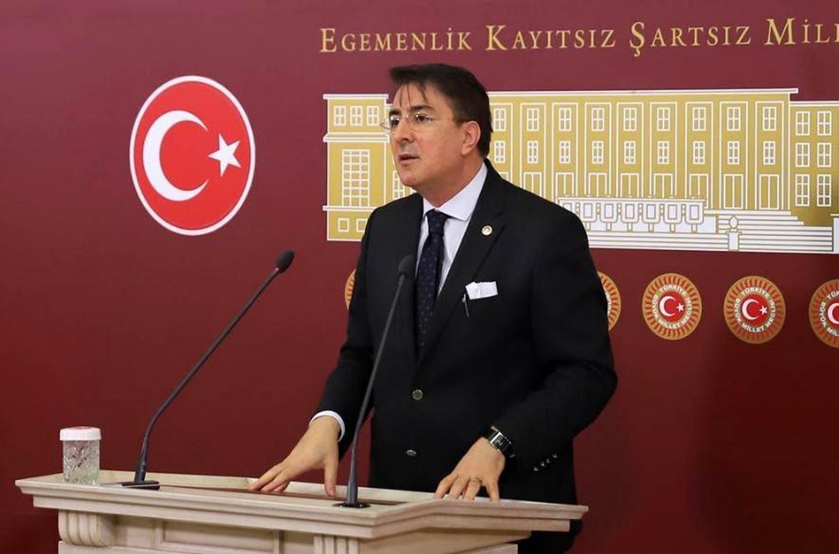 Aydemir: \'Biz ruhunu hakka adamış bir milletiz\'