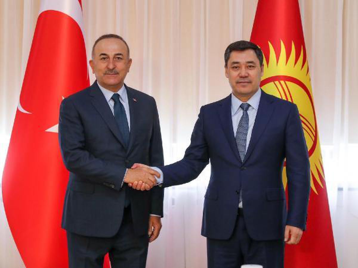 Bakan Çavuşoğlu, Kırgızistan Cumhurbaşkanı Japarov ile görüştü