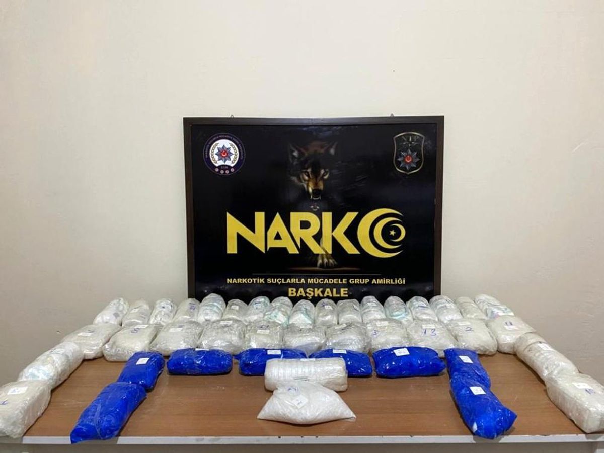 Son dakika haberi... Başkale\'de 22 kilo 100 gram metamfetamin ele geçirildi