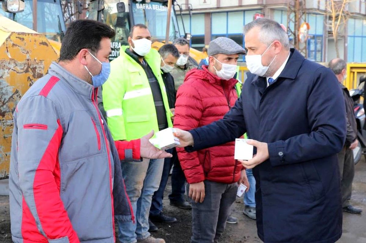 Başkan Hamit Kılıç\'tan kandil simidi ikramı