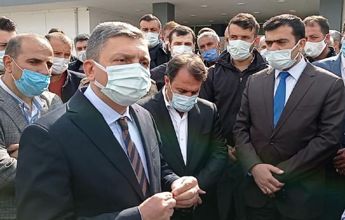Batman\'da işçiler ve öğrencileri birlikte taşıyan servis uçurumdan yuvarlandı