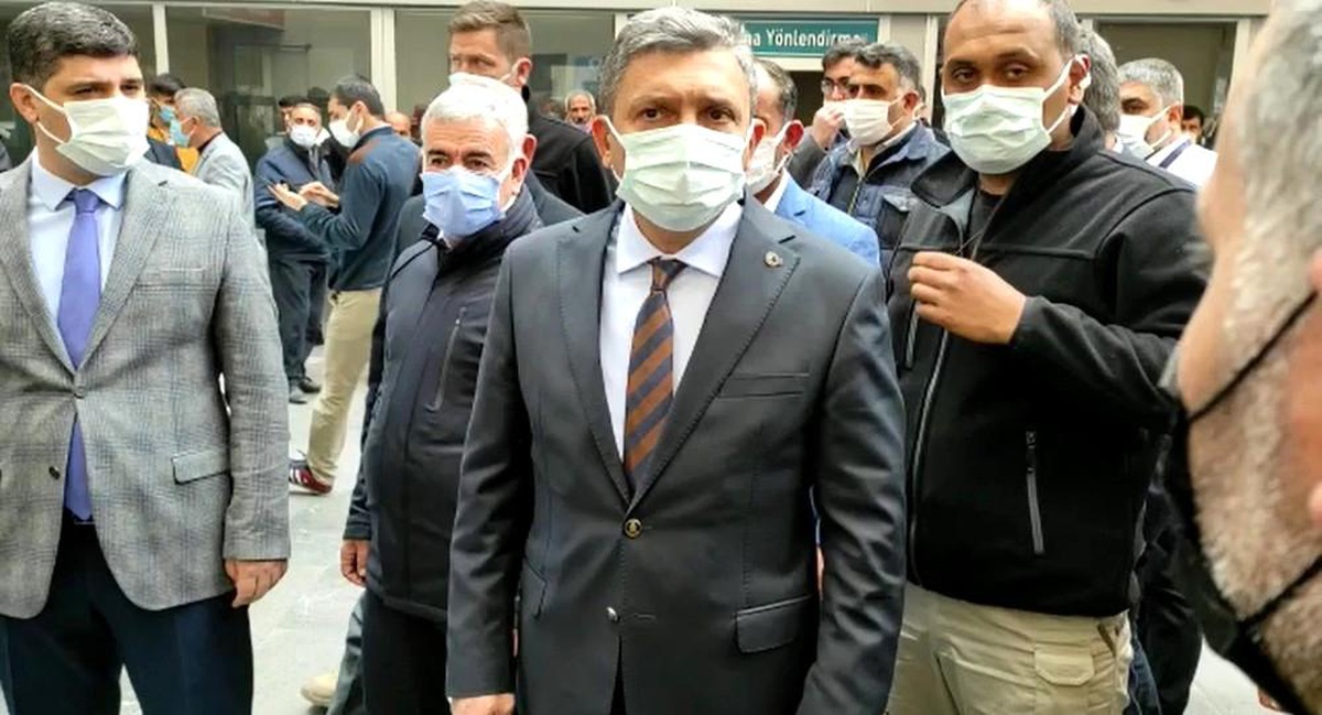 Batman Valisi Şahin yaralıları hastanede ziyaret etti