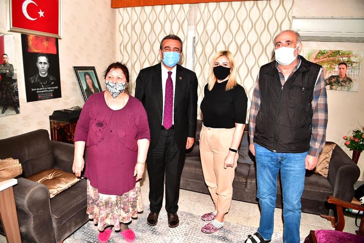 Son dakika! Çetin: "Tüm şehit anneleri adına elinizi öpmeye geldim"