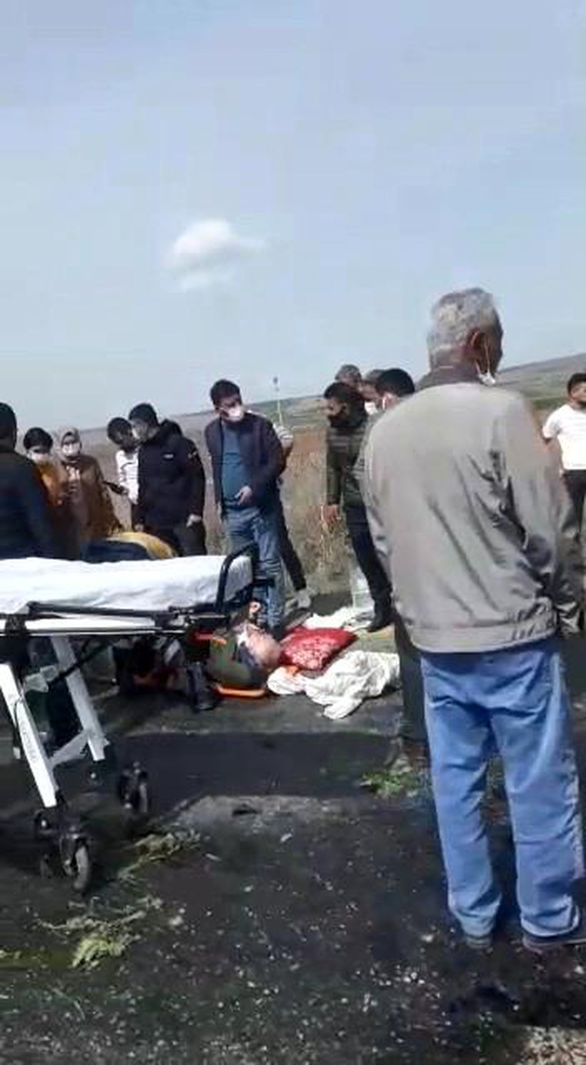 Diyarbakır\'da takla atan araçta bulunan 4 kişi ağır yaralandı