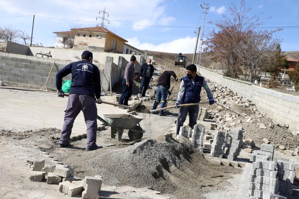 Erzincan\'da yol ve kaldırımlarda bakım onarım çalışmaları başladı