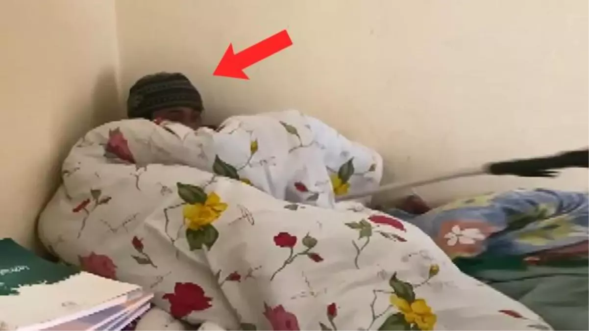 Eve giren hırsız battaniyenin altında yakalandı