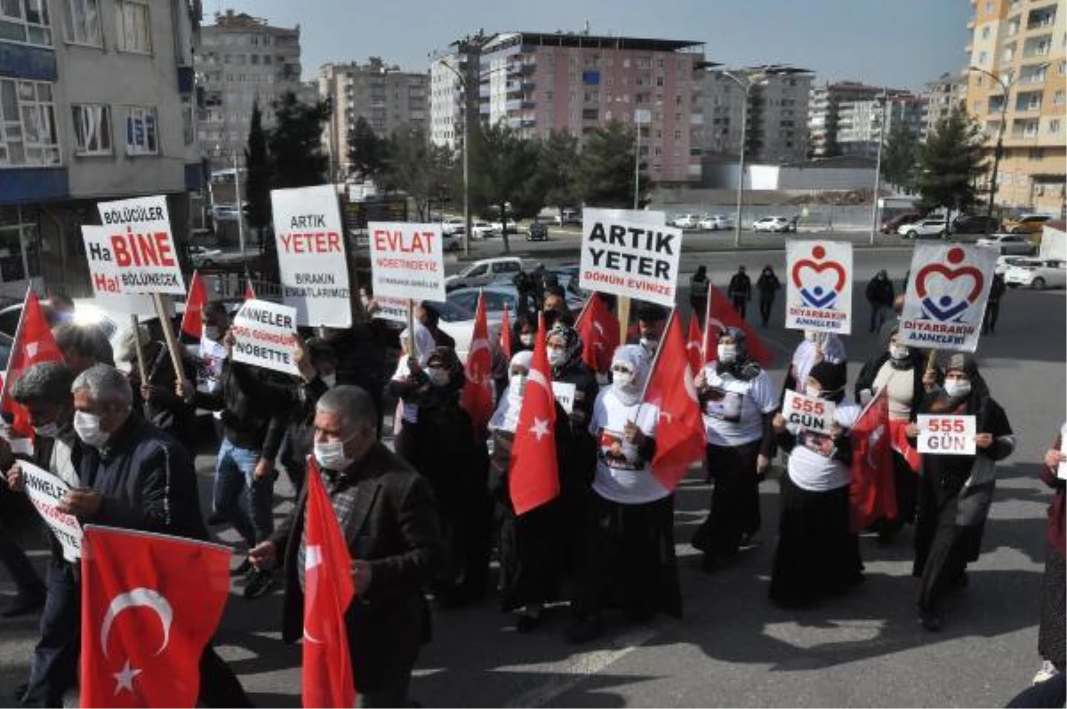 HDP binası önünden teröre lanet yürüyüşü başladı