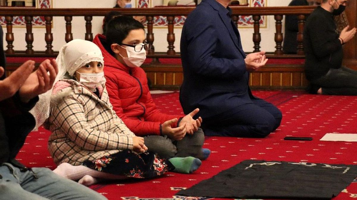 Fevziye Cami\'inde Miraç Kandili coşkusu