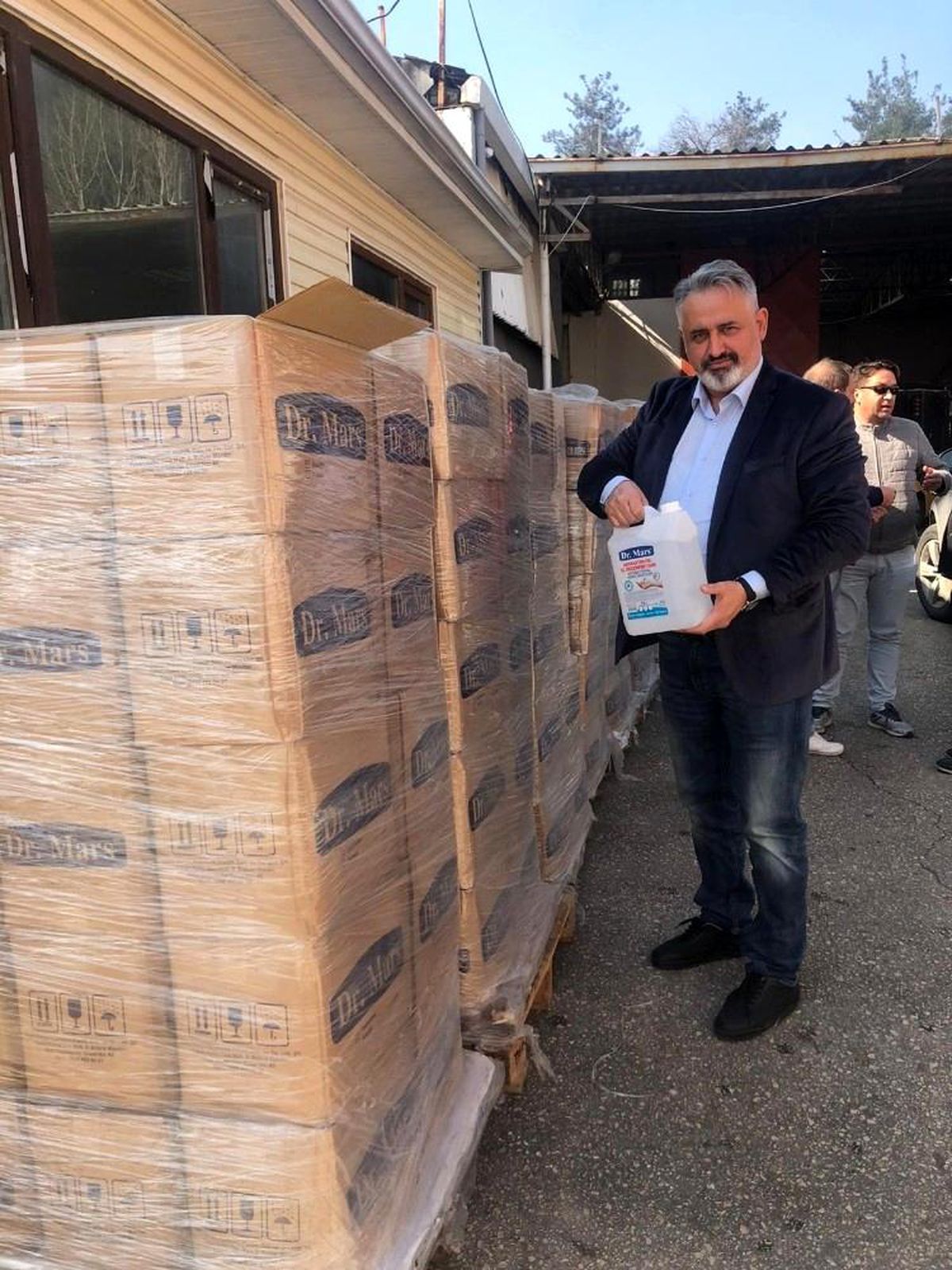 Gönüllü sanayiciden temizlik hareketi