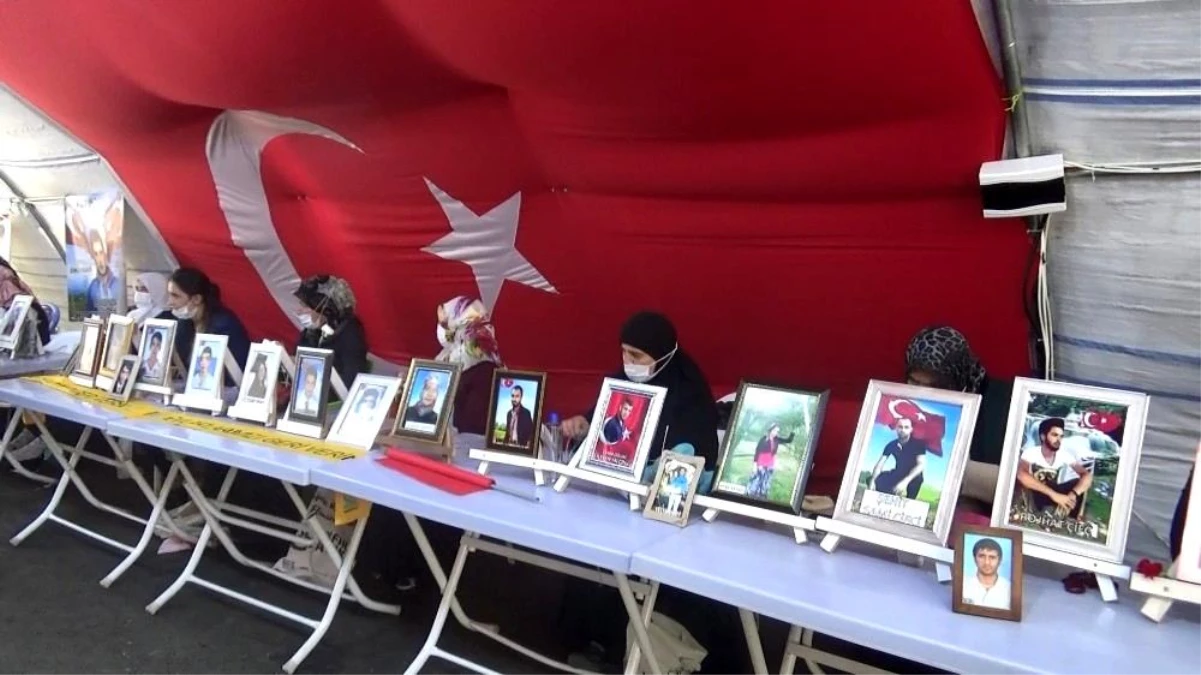Son dakika haberleri... HDP önündeki ailelerden PKK\'lı terörist Demirtaş\'a tepki