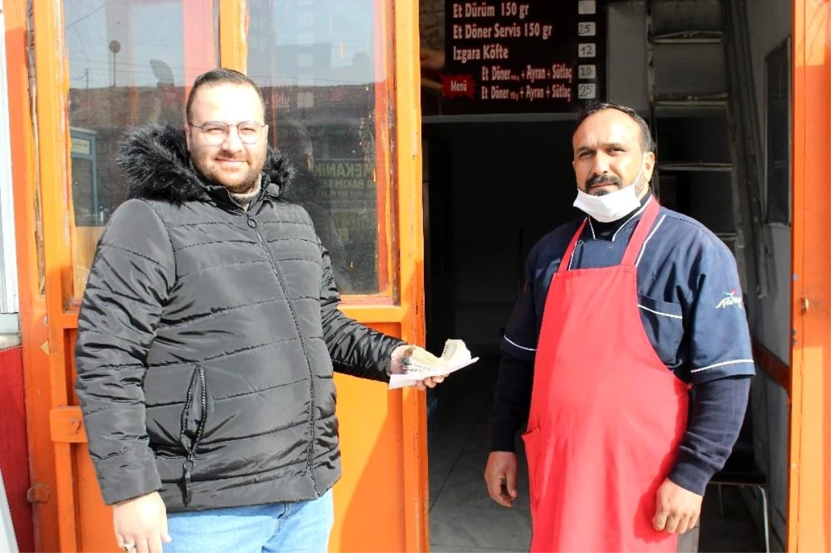 Hesabına yanlışlıkla yatan 19 bin lirayı sahibine teslim etti