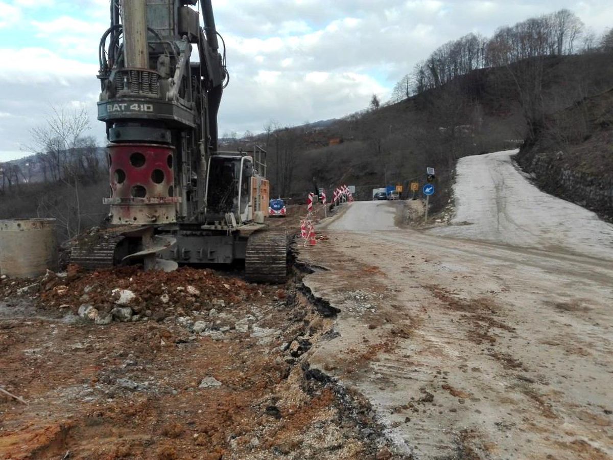 Heyelanlı yolda çalışma başlatıldı