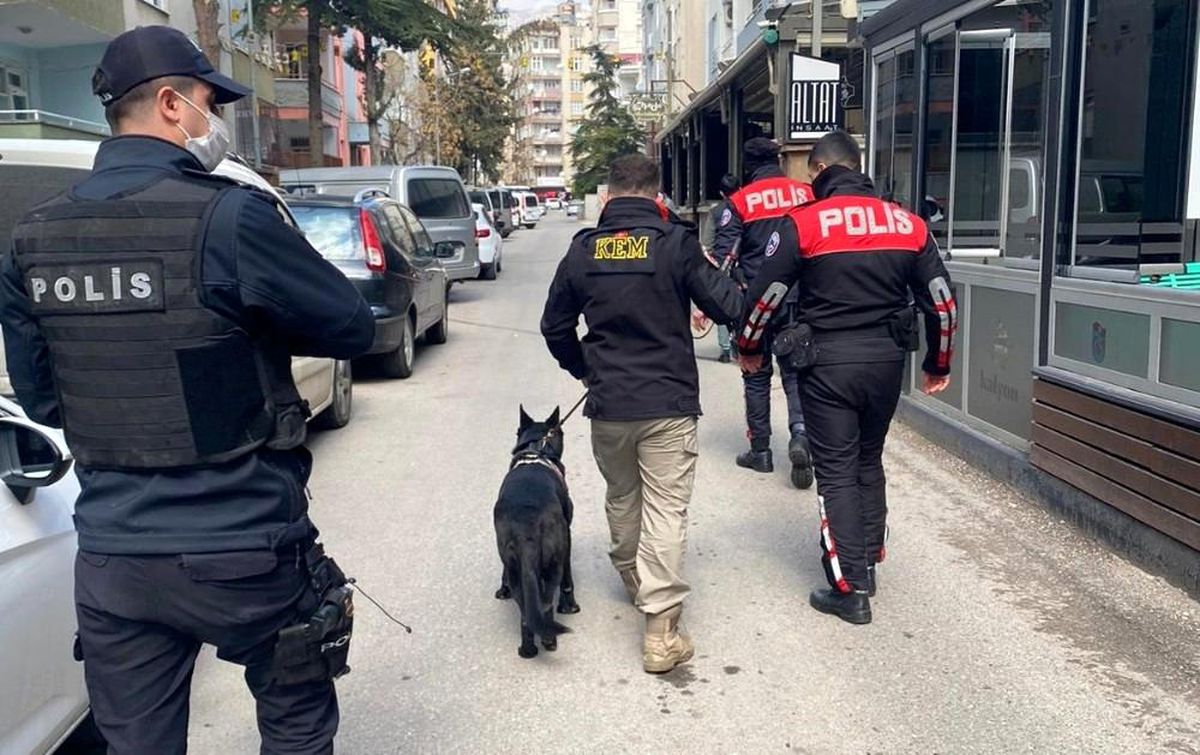 Narkotik Suçlarla Mücadele ve Huzurlu Sokaklar Uygulaması sonucu 10 kişi yakalandı
