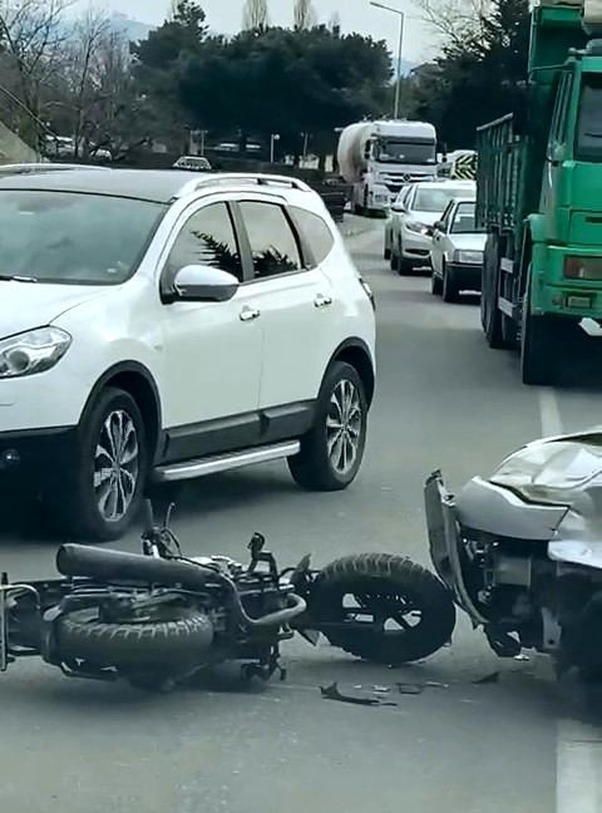 Kamyonet motosiklete çarptı: 1 yaralı