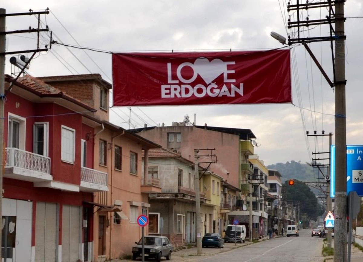 Koçarlı \'Love Erdoğan\' pankartlarıyla donatıldı
