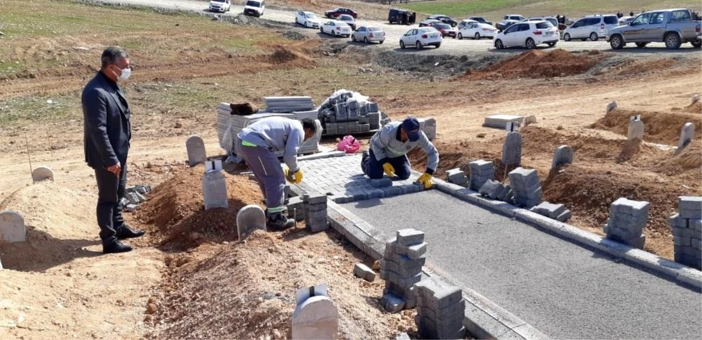 Malatya Büyükşehir\'den mezarlıklara bakım ve temizlik çalışması