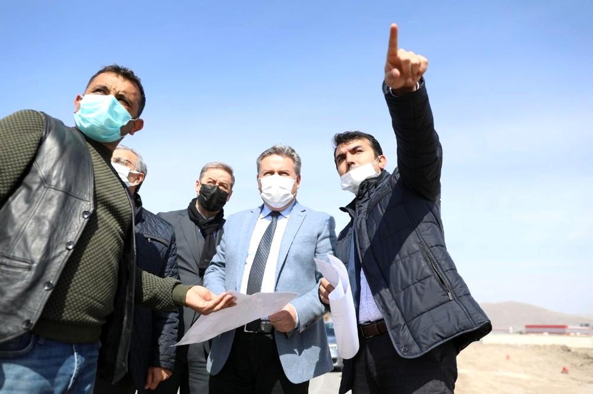 Melikgazi iki sanayi bölgesi arasındaki yolu imara uygun hale getiriyor