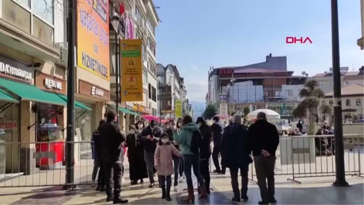 ORDU Ordu\'da caddelerde insan yoğunluğu arttı, ekipler devreye girdi