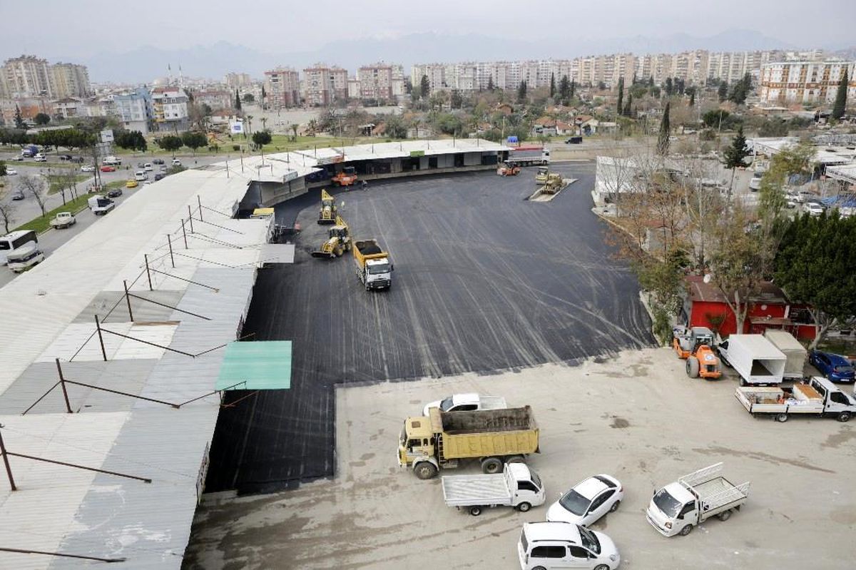 Toptancı Halinde 4 bin 500 metrekarelik alana asfalt çalışması