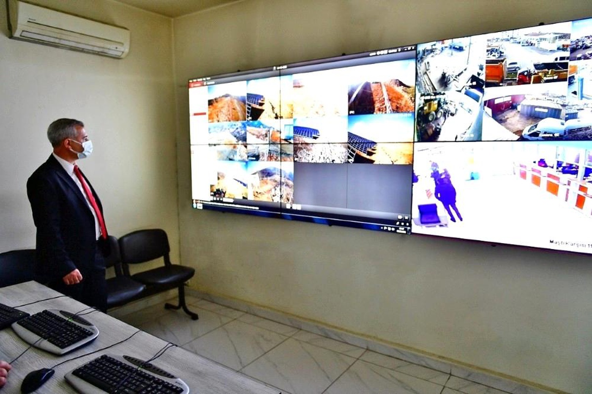 Yeşilyurt Belediyesi güvenlik izleme merkezi, 502 noktayı aynı anda takip ediyor