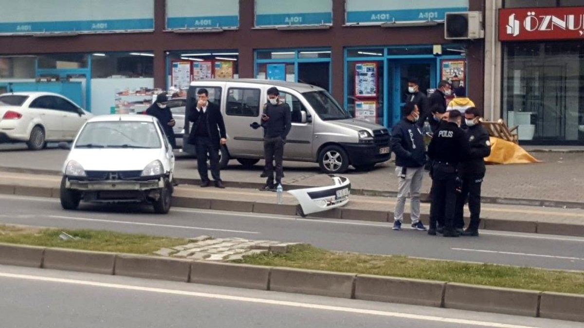 Zonguldak\'ta tır\'ın çarptığı otomobil karşı şeride geçti