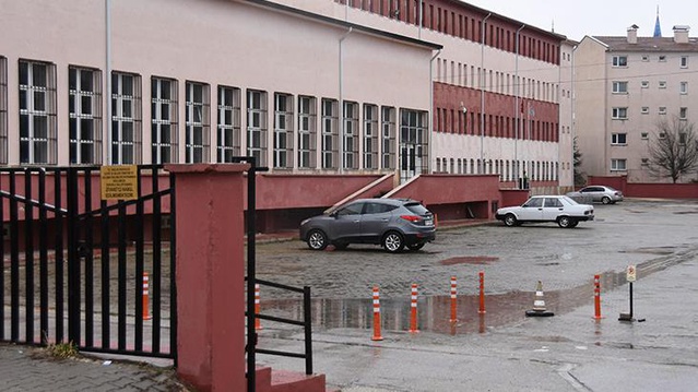 3 sınavda gözetmenlik yapan öğretmen koronaya yakalandı! 34 öğrenci karantinada 3 sınavda gözetmenlik yapan öğretmen koronaya yakalandı! 34 öğrenci karantinada