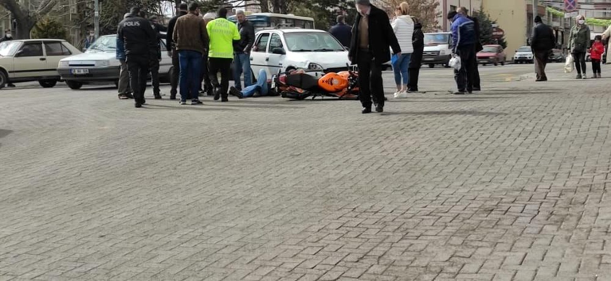 Aracın çarptığı motosiklet sürücüsü yaralandı