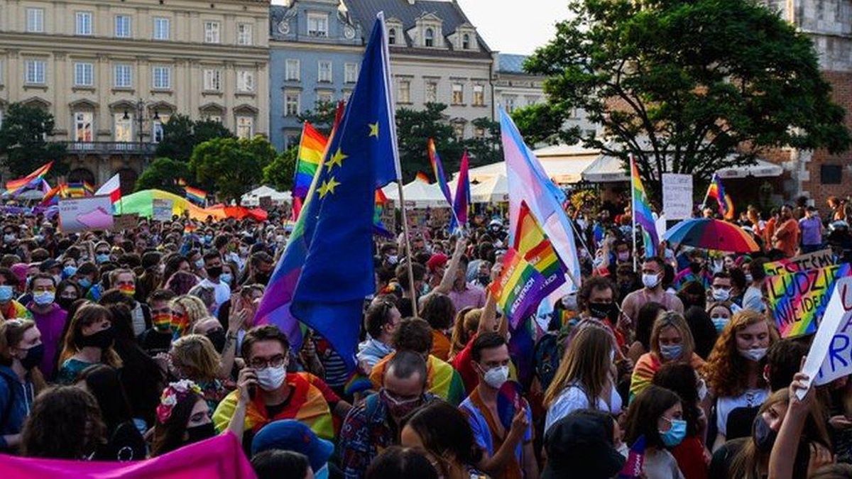 Avrupa Parlamentosu AB\'yi \'LGBTİ+ özgürlük bölgesi\' ilan etti