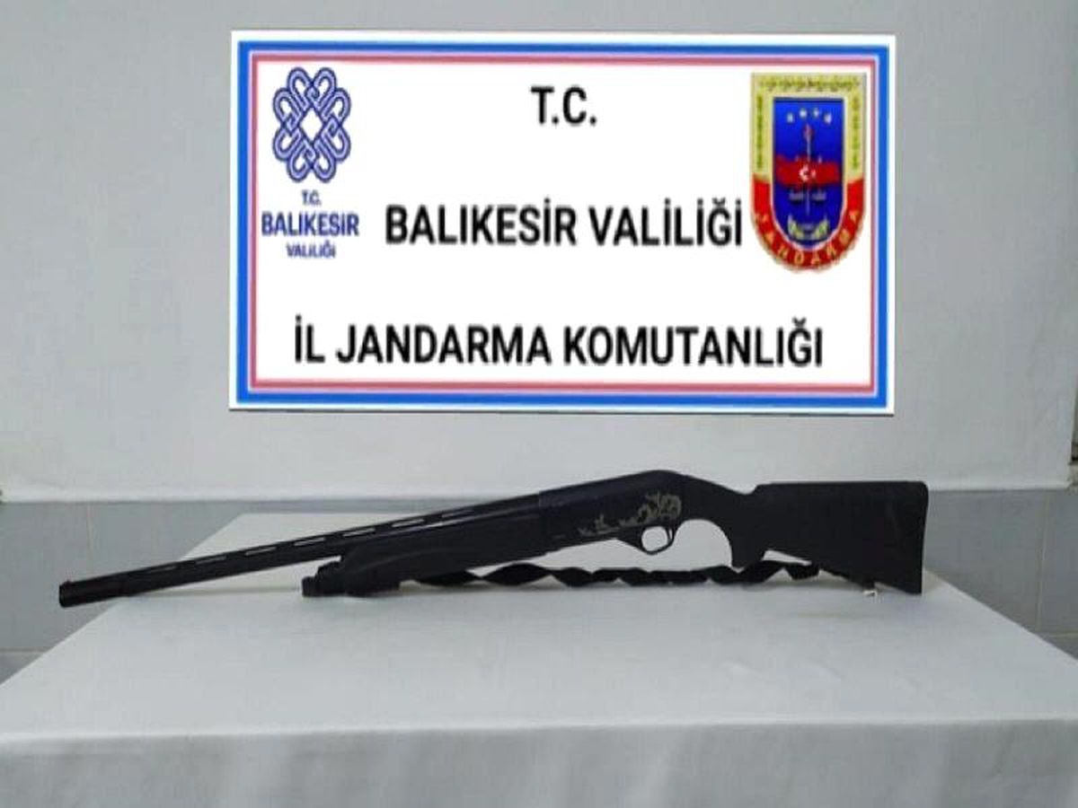 Son dakika... Balıkesir\'de jandarma 12 aranan şahsı yakaladı