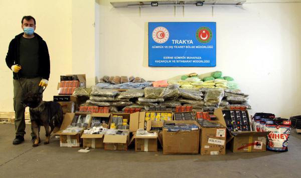 Bulgaristan\'dan gelen TIR\'da, 56 milyon lira değerinde uyuşturucu ve kaçak ürün ele geçirildi