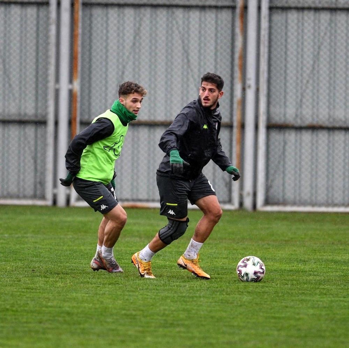 Bursaspor\'da Ankaraspor maçı hazırlıkları yağmur altında gerçekleşti