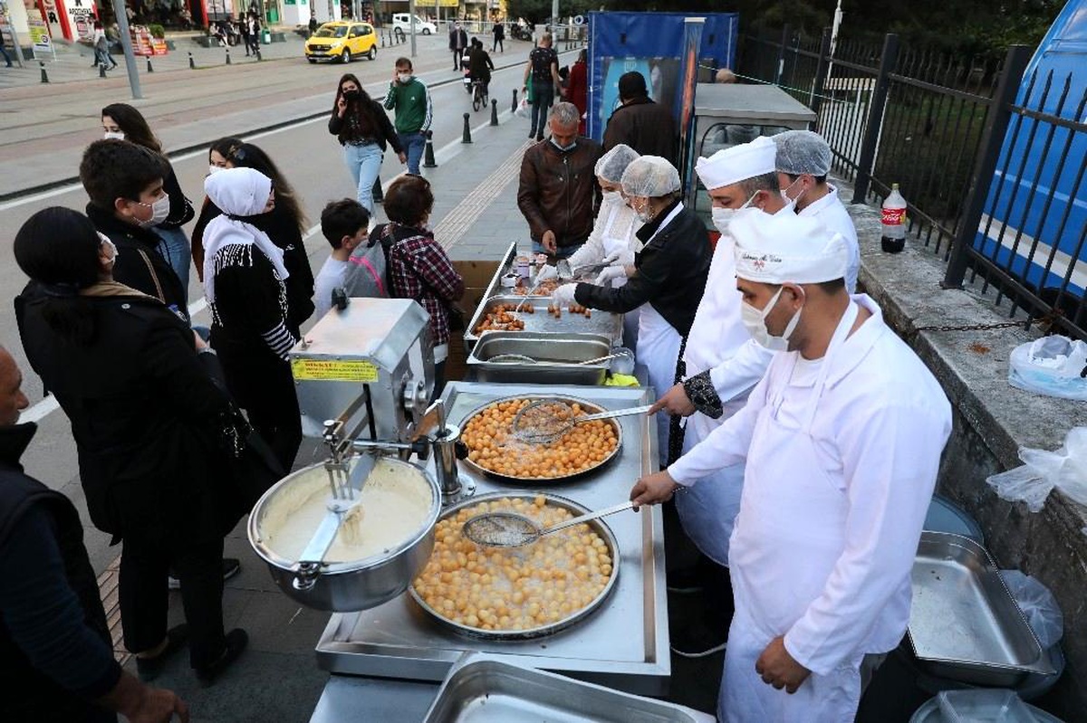 Büyükşehir\'den Miraç Kandili\'nde lokma ikramı