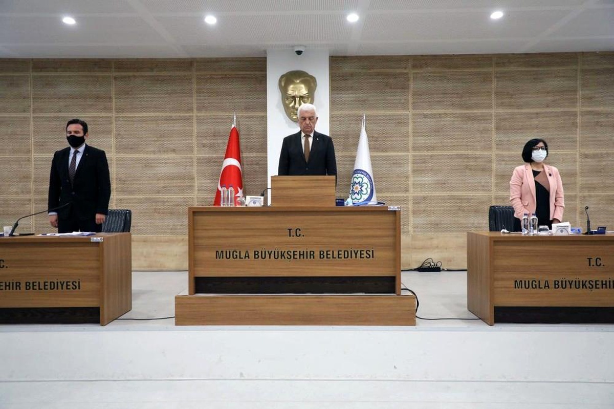 Büyükşehir Mart ayı meclisi İstiklal Marşı ile açıldı
