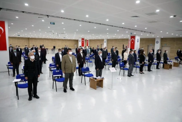 Büyükşehir Mart ayı meclisi İstiklal Marşı ile açıldı