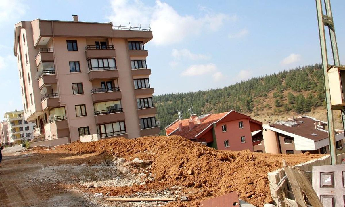 Çankaya\'nın Akpınar Mahallesi\'ndeki yapı yasağı kaldırıldı
