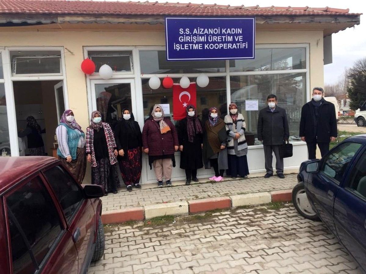 Çavdarhisar\'da "Çini işlemeciliği"