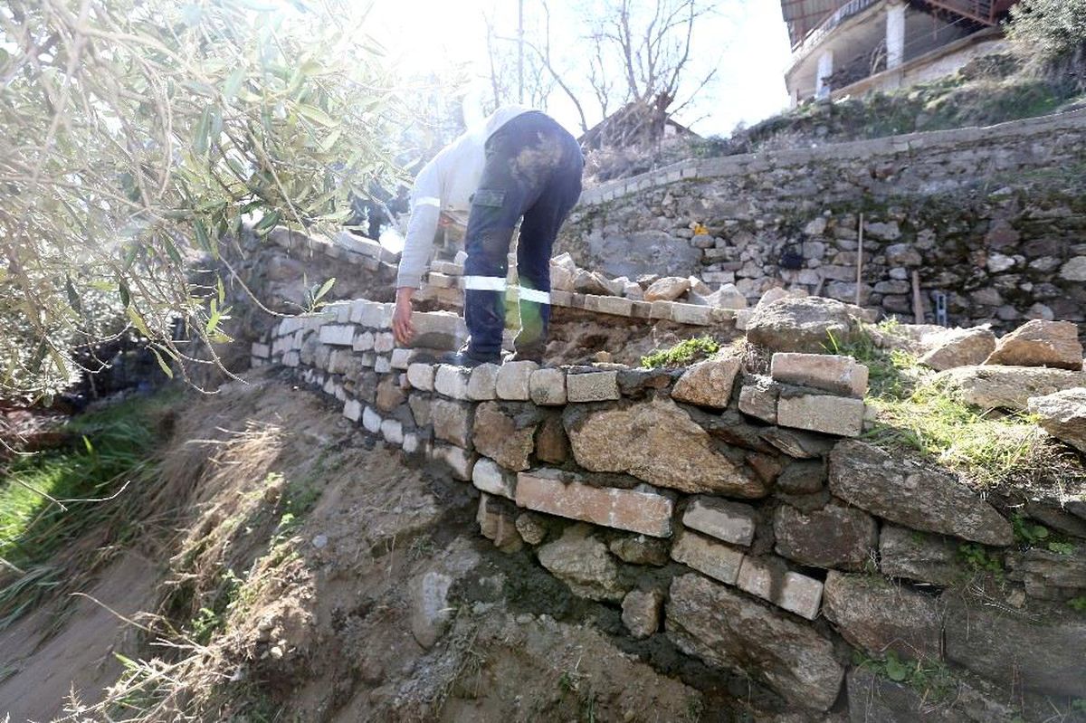 Efeler Belediyesi, istinat duvarını yeniledi