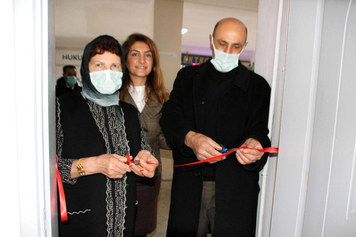 Emekli müdür yıllar sonra avukat kızıyla Varto\'ya döndü