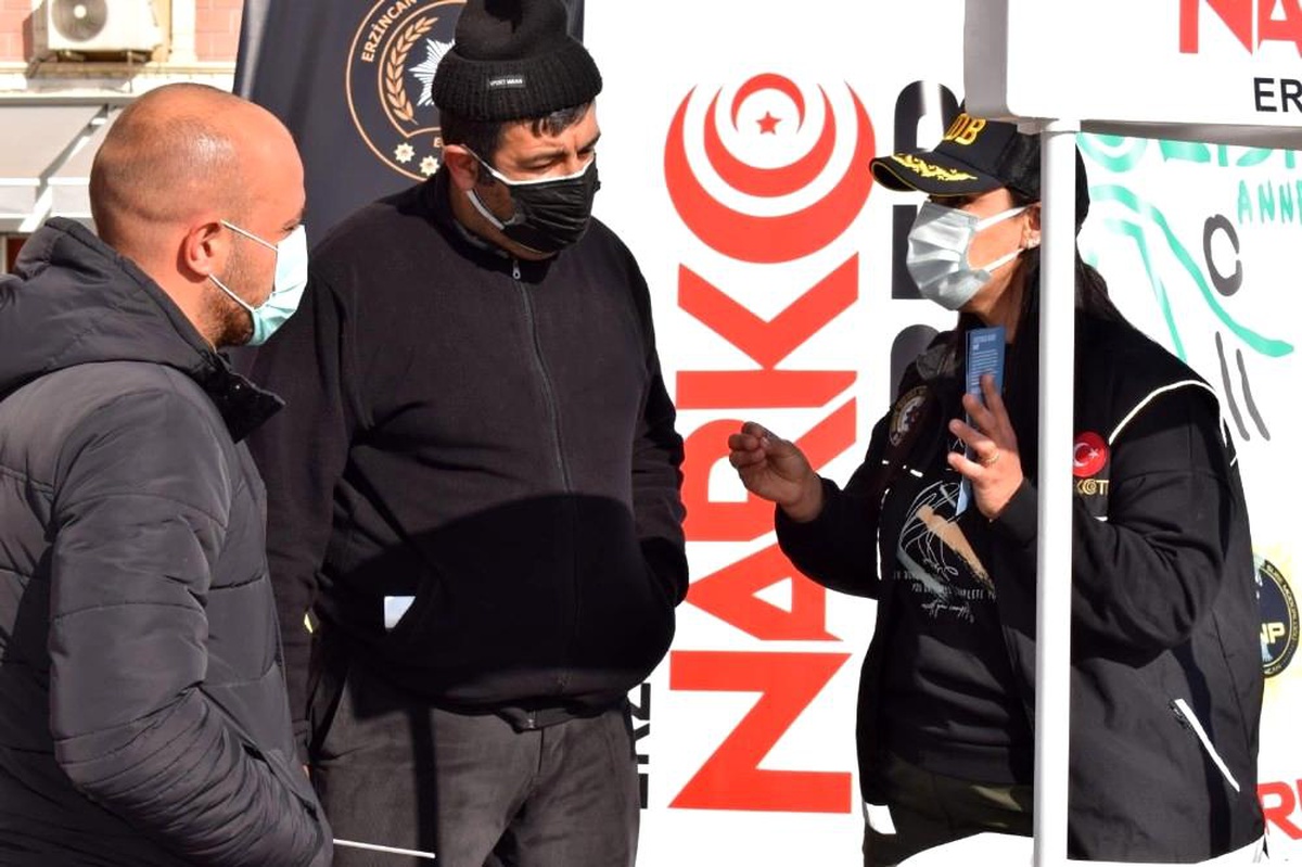 Son dakika haberi! Erzincan\'da "En İyi Narkotik Polisi: Anne" projesi kapsamında faaliyetler devam ediyor