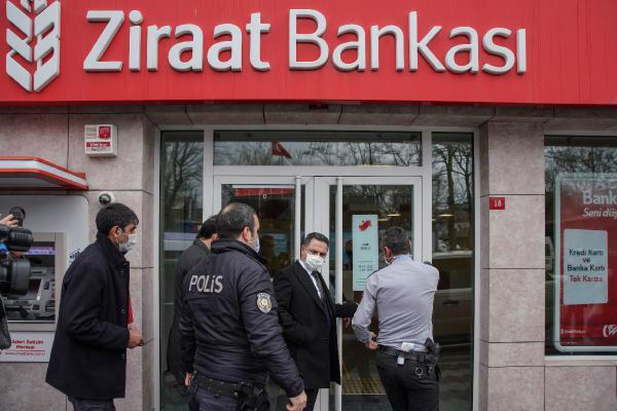 Eyüpsultan\'da soyguncunun bankaya giriş ve çıkışı kamerada