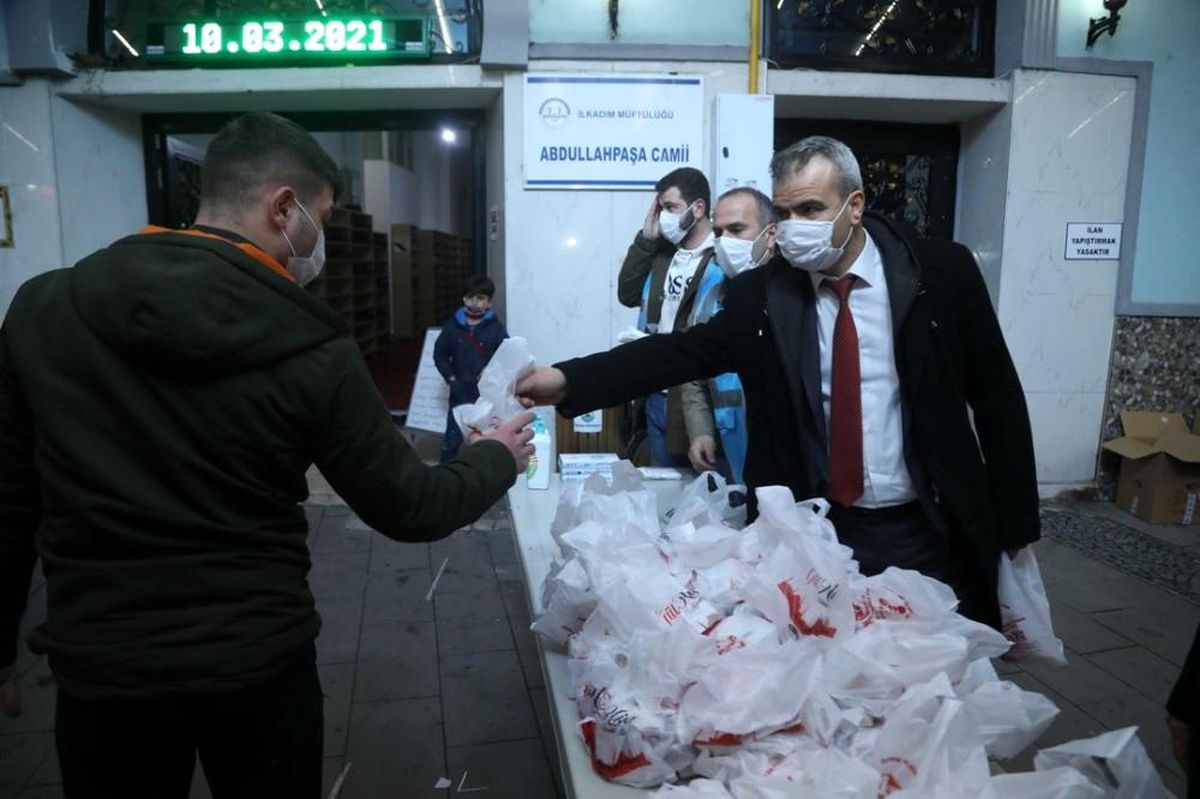 İlkadım\'dan kandil simidi ikramı