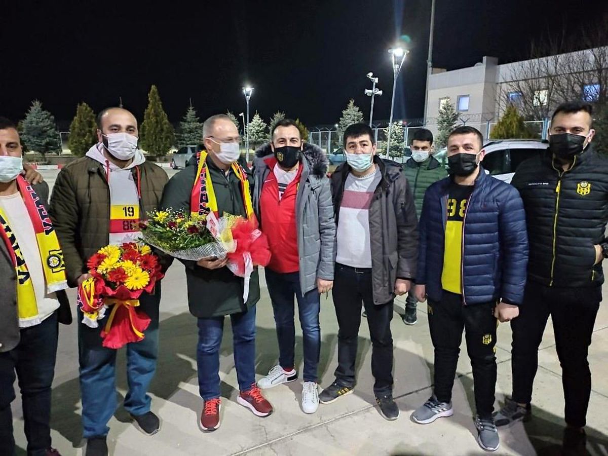 İrfan Buz\'u havaalanında taraftarlar karşıladı