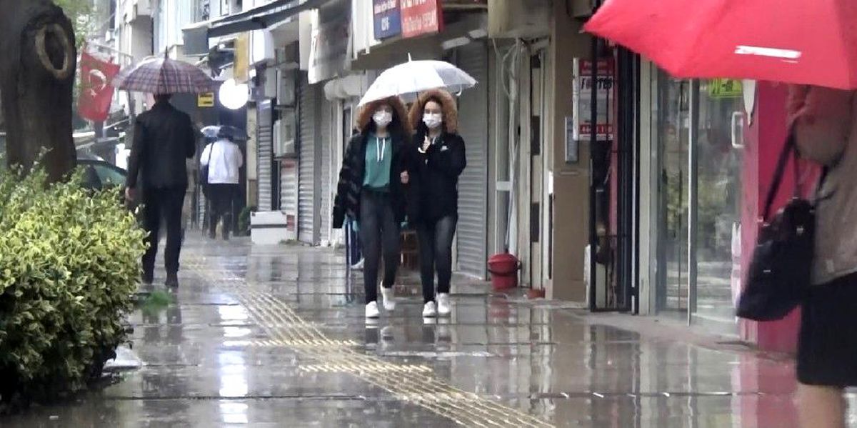 İzmir güne yağışla başladı