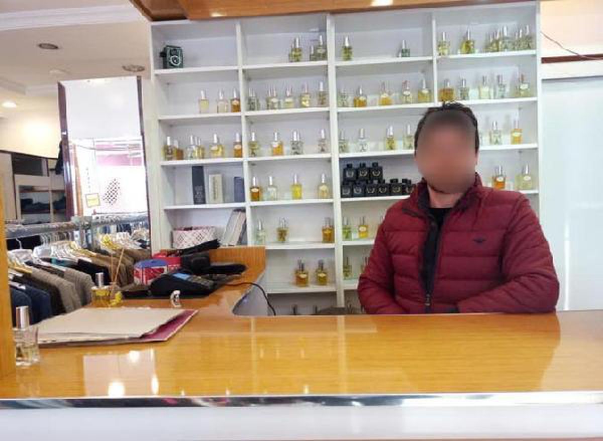 Kabinde kıyafet deneyen kadını görüntüleyen mağaza sahibi tutuklandı