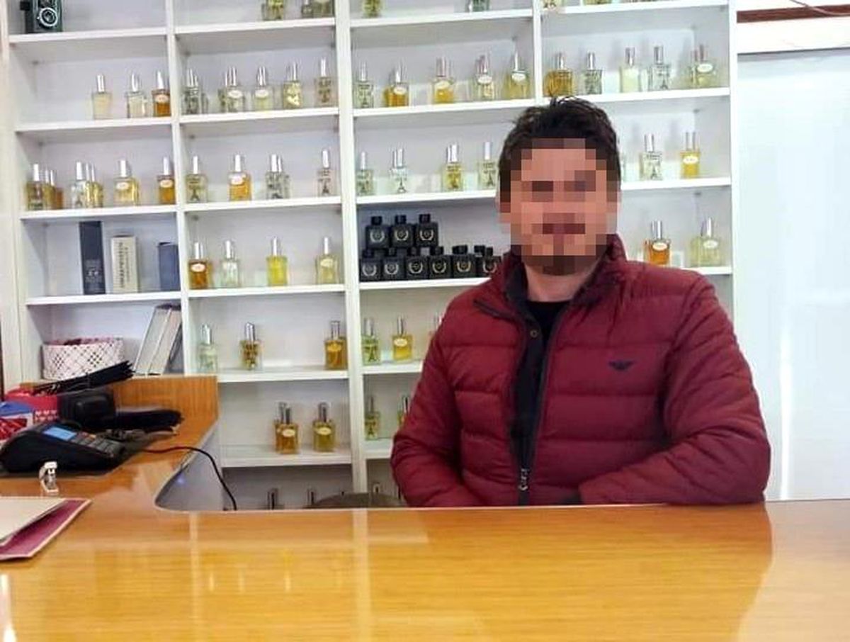 İş yeri sahibi, kabinde kıyafet deneyen kadını röntgenledi