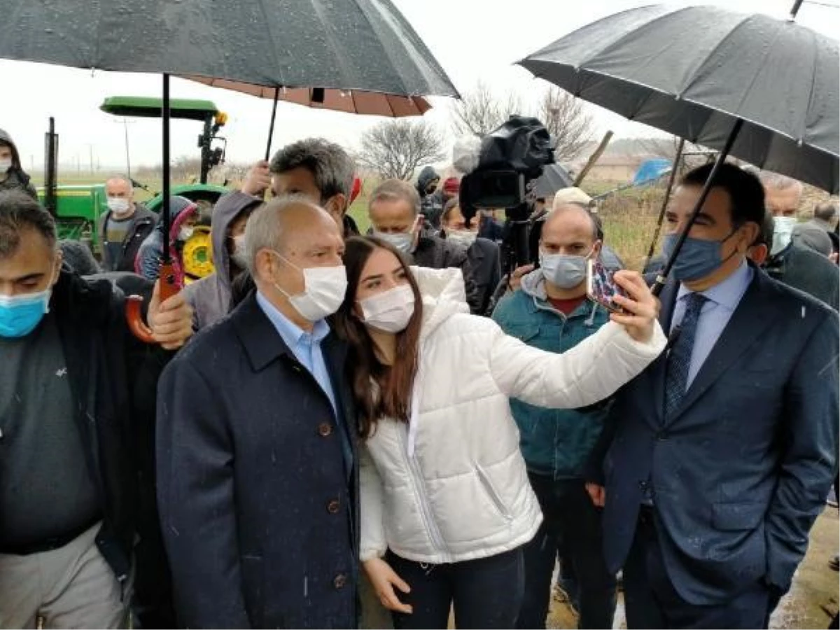 Kılıçdaroğlu, Uşak\'ın Sivaslı ilçesinde esnafı ziyaret etti