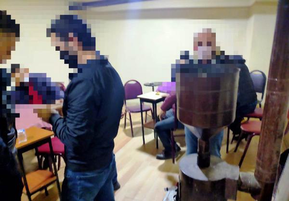 Kıraathanede oyun oynayan 28 kişiye 88 bin TL ceza